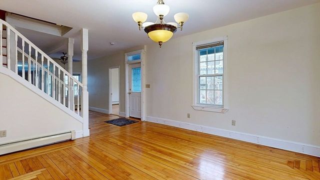 8 Crown Street, Worcester, MA 01609