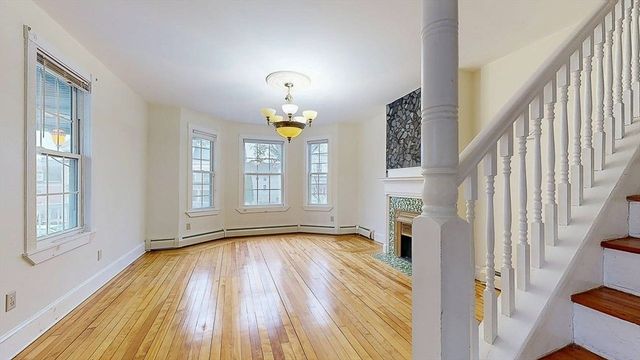 8 Crown Street, Worcester, MA 01609