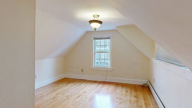 8 Crown Street, Worcester, MA 01609