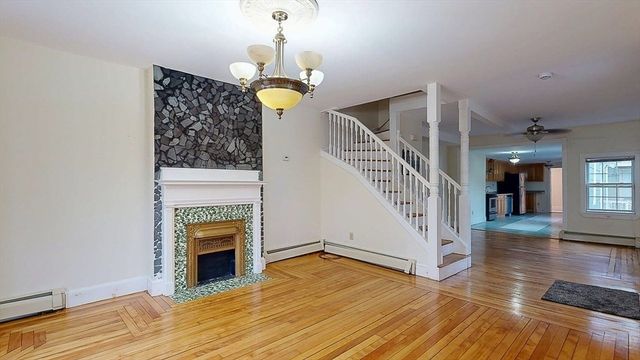 8 Crown Street, Worcester, MA 01609