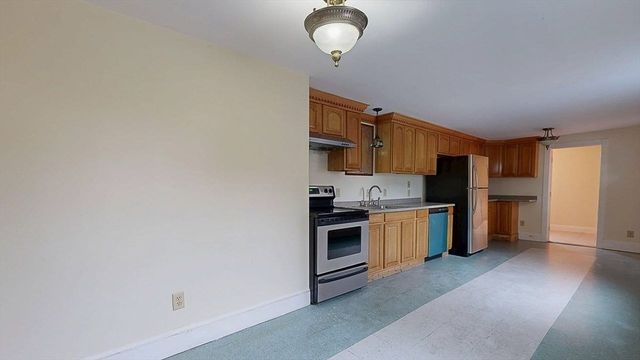 8 Crown Street, Worcester, MA 01609