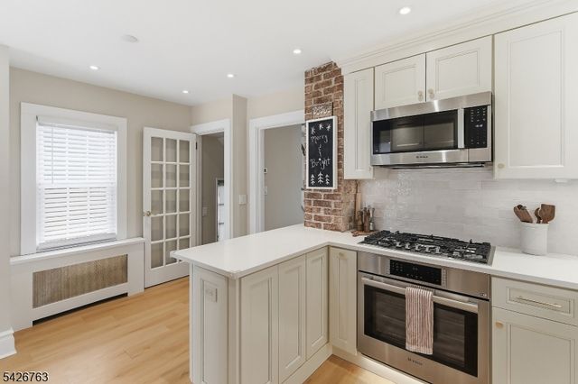 26 Maple Ave, Morris Plains Boro, NJ 07950