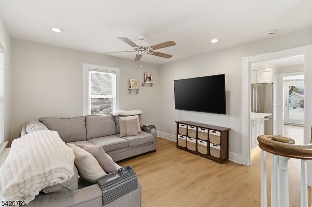 26 Maple Ave, Morris Plains Boro, NJ 07950