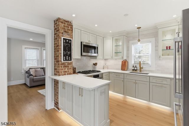 26 Maple Ave, Morris Plains Boro, NJ 07950