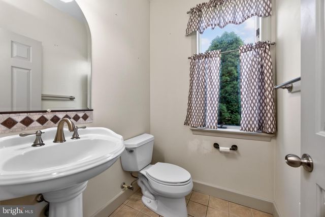 140 LLOYD RD, West Grove, PA 19390