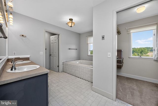 140 LLOYD RD, West Grove, PA 19390