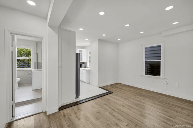 555 S 5th Avenue, Mount Vernon, NY 10550