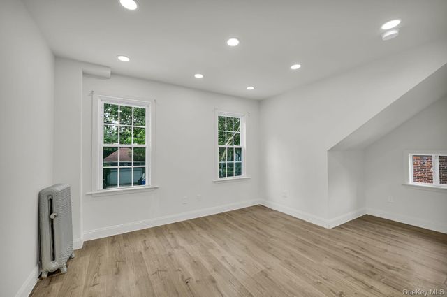 555 S 5th Avenue, Mount Vernon, NY 10550