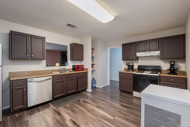 113 Friendswood Path, Universal City, TX 78148