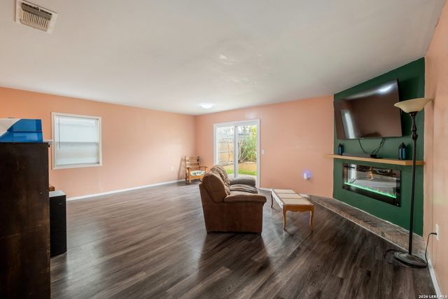 113 Friendswood Path, Universal City, TX 78148