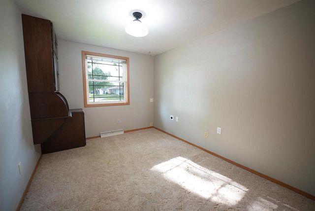 1238 STINE WAY, De Pere, WI 54115