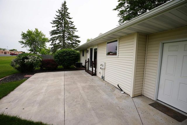 1238 STINE WAY, De Pere, WI 54115