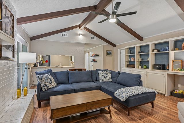 6204 Circleview Drive, Haltom City, TX 76180