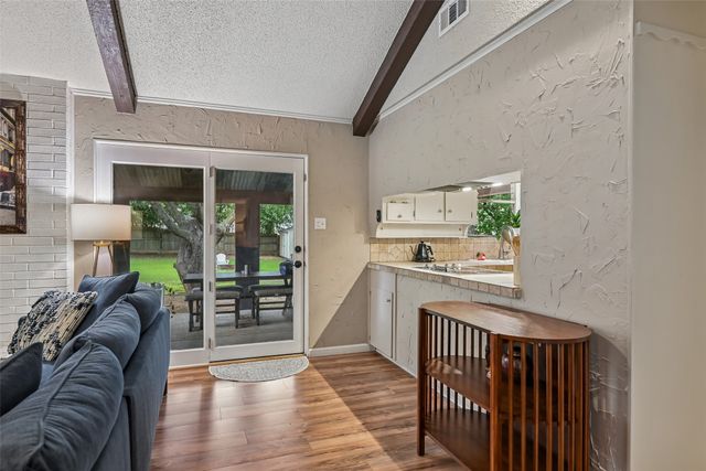 6204 Circleview Drive, Haltom City, TX 76180