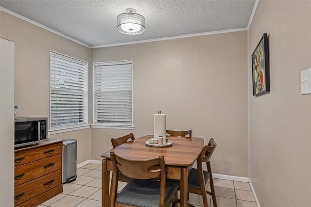 6204 Circleview Drive, Haltom City, TX 76180