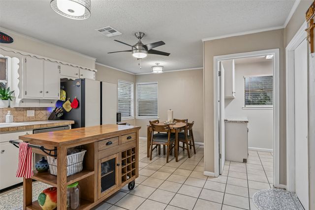 6204 Circleview Drive, Haltom City, TX 76180