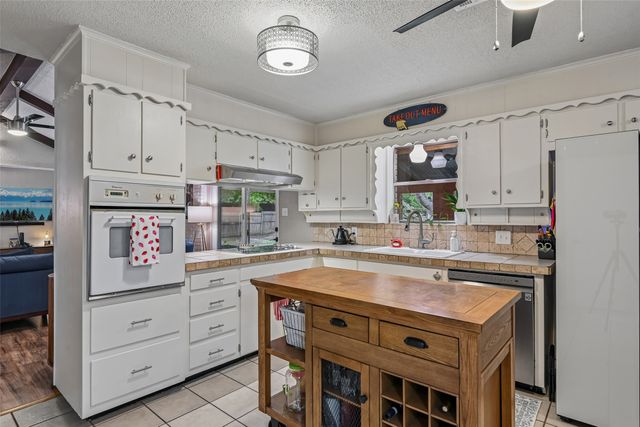6204 Circleview Drive, Haltom City, TX 76180