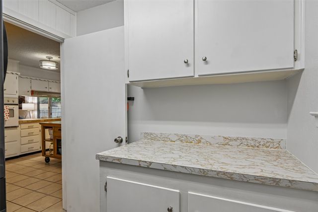 6204 Circleview Drive, Haltom City, TX 76180
