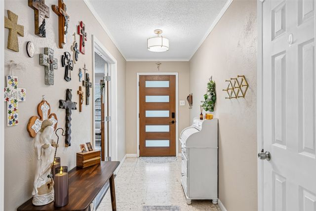 6204 Circleview Drive, Haltom City, TX 76180