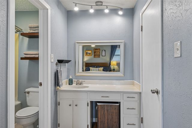 6204 Circleview Drive, Haltom City, TX 76180