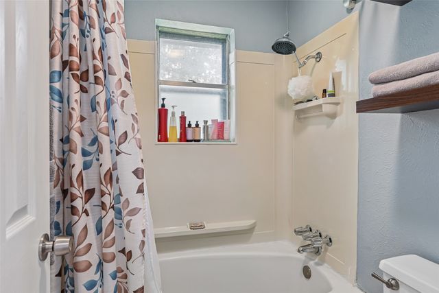 6204 Circleview Drive, Haltom City, TX 76180