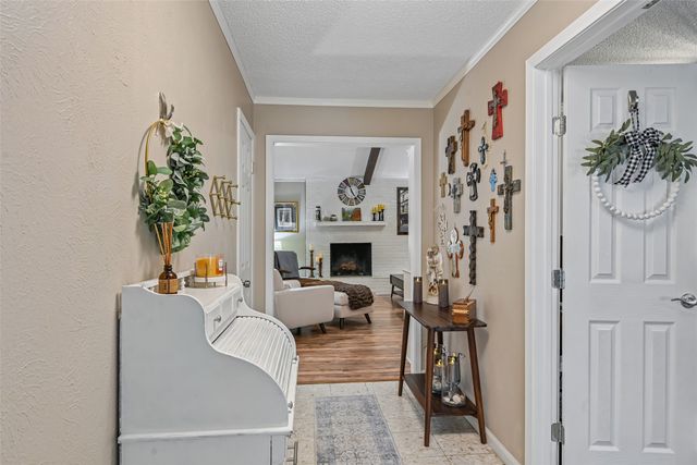 6204 Circleview Drive, Haltom City, TX 76180