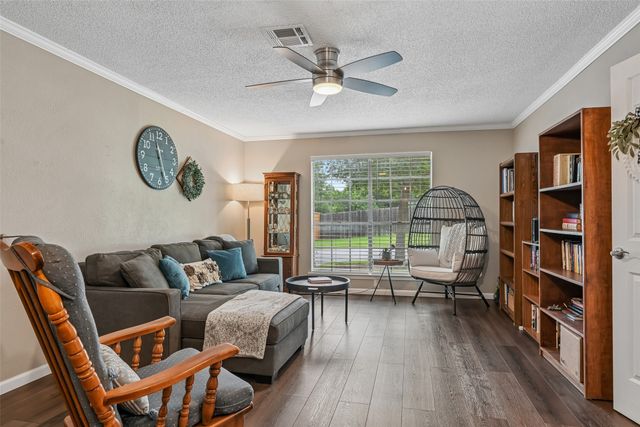 6204 Circleview Drive, Haltom City, TX 76180