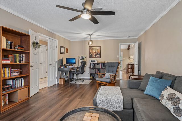 6204 Circleview Drive, Haltom City, TX 76180