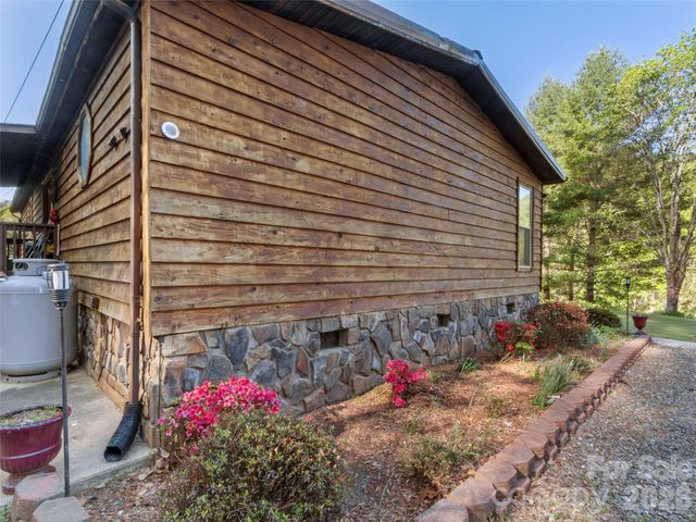 1270 Old Mine Fork Road, Burnsville, NC 28714