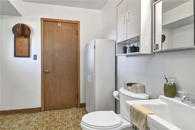 6213 Nelwood Road, Parma Heights, OH 44130
