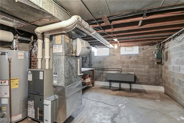 6213 Nelwood Road, Parma Heights, OH 44130
