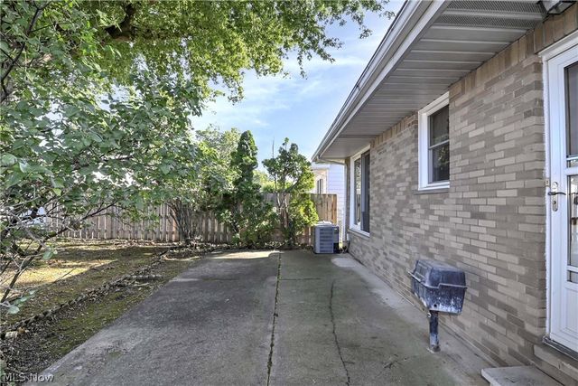 6213 Nelwood Road, Parma Heights, OH 44130