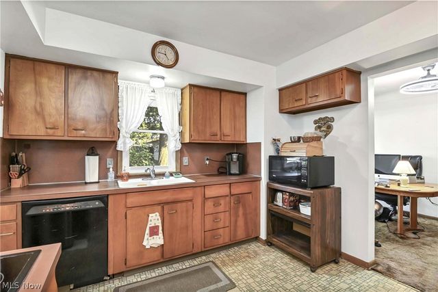 6213 Nelwood Road, Parma Heights, OH 44130