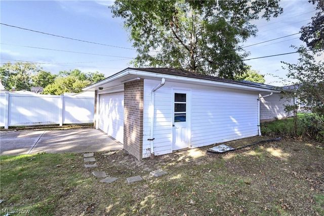 6213 Nelwood Road, Parma Heights, OH 44130