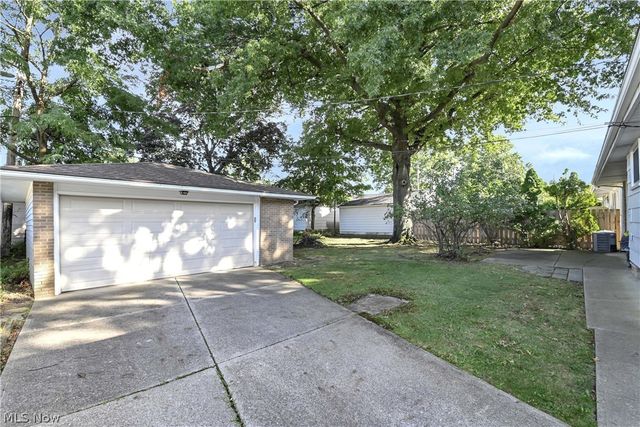 6213 Nelwood Road, Parma Heights, OH 44130
