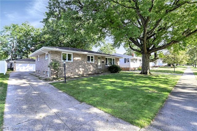 6213 Nelwood Road, Parma Heights, OH 44130