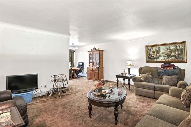 6213 Nelwood Road, Parma Heights, OH 44130