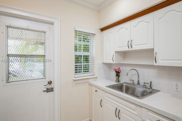237 Madeira Ave 1, Coral Gables, FL 33134