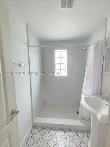 237 Madeira Ave 1, Coral Gables, FL 33134