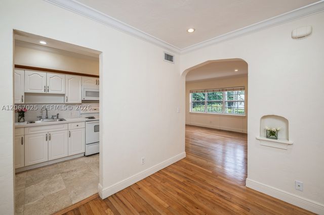 237 Madeira Ave 1, Coral Gables, FL 33134