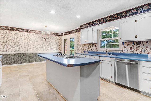 302 Knollwood Drive, Selma, NC 27576