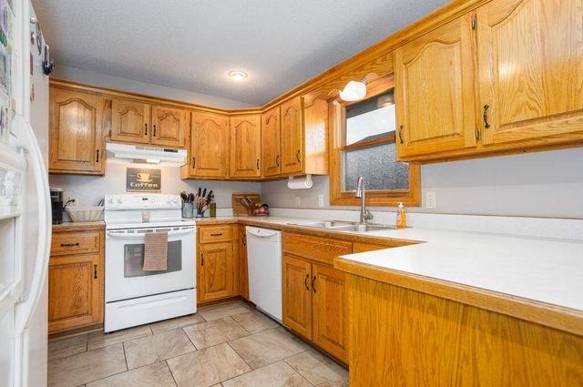 3882 W Edgewood Street, Springfield, MO 65807