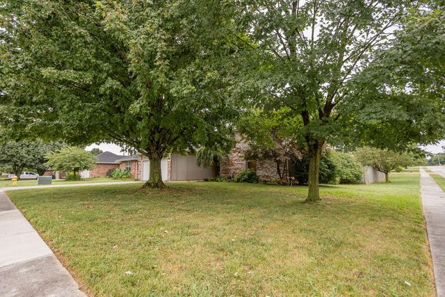 3882 W Edgewood Street, Springfield, MO 65807