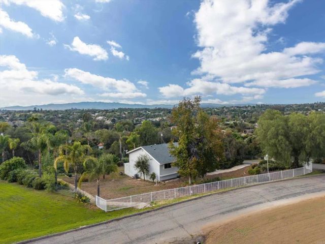 1815 Premier Street, Fallbrook, CA 92028