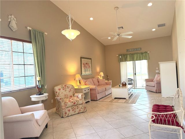 6510 Oxford Circle 101, Vero Beach, FL 32966