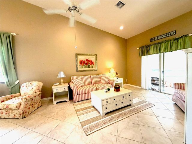 6510 Oxford Circle 101, Vero Beach, FL 32966