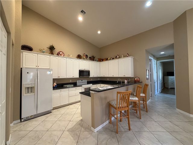 6510 Oxford Circle 101, Vero Beach, FL 32966