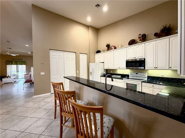 6510 Oxford Circle 101, Vero Beach, FL 32966