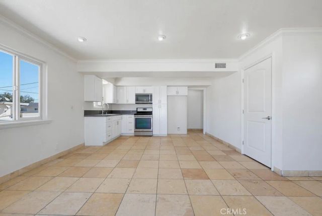 1010 Valencia Street D, Costa Mesa, CA 92626