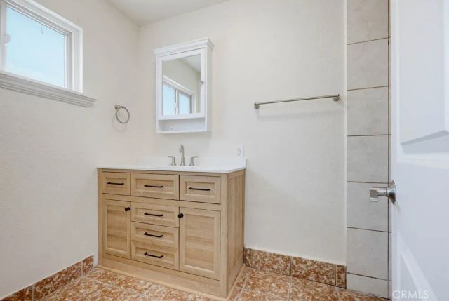 1010 Valencia Street D, Costa Mesa, CA 92626